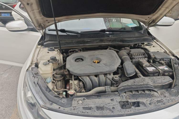 Used Kia K5 2012 2.0L Automatic DLX Engine Bay Right