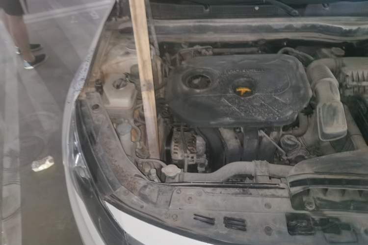 Used Kia K5 2012 2.0L Automatic DLX Engine Bay Right