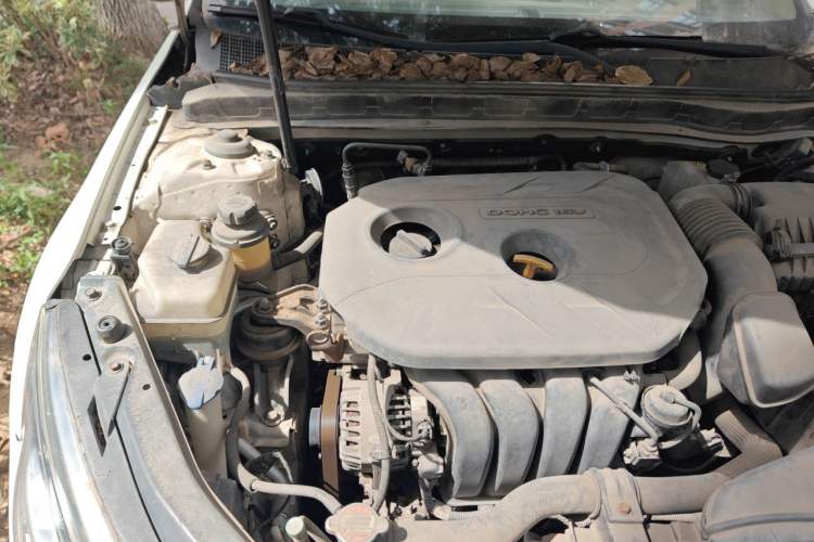 Used Kia K5 2012 2.0L Manual GL Engine Bay Right