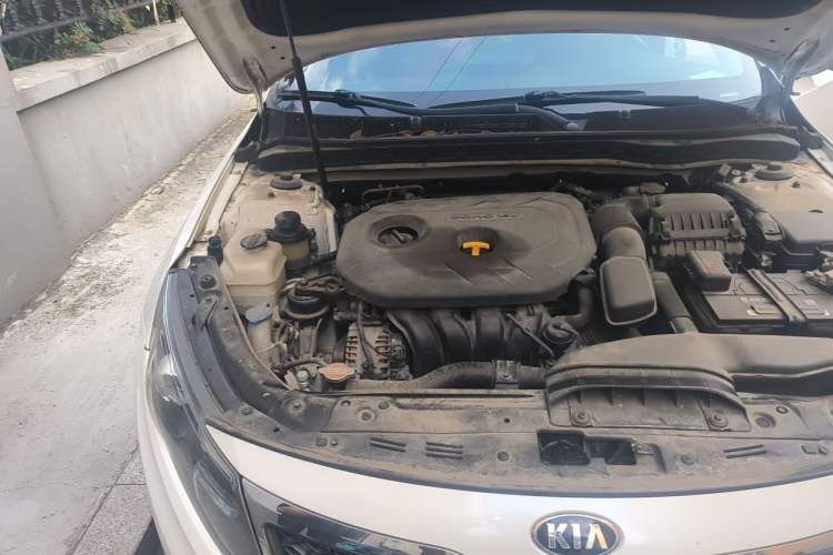 Used Kia K5 2012 2.0L Automatic DLX Special Edition Engine Bay Right
