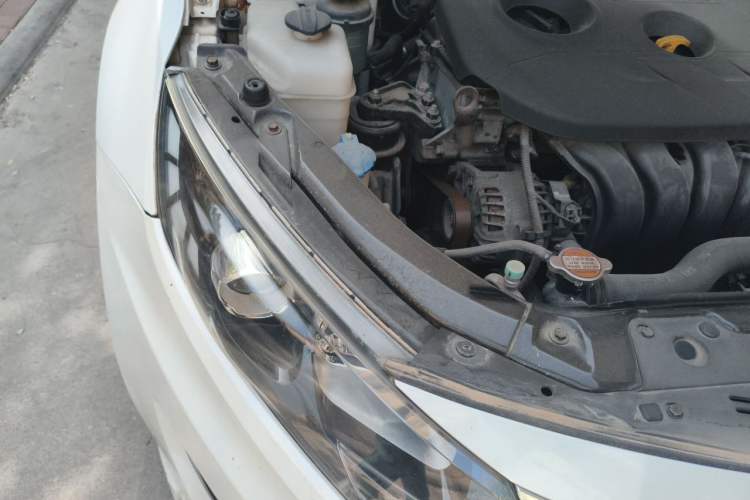 Used Kia K5 2012 2.0L Automatic DLX Engine Bay Right