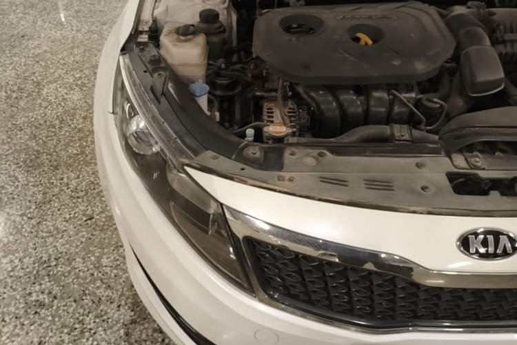 Used Kia K5 2012 2.0L Automatic DLX Engine Bay Right
