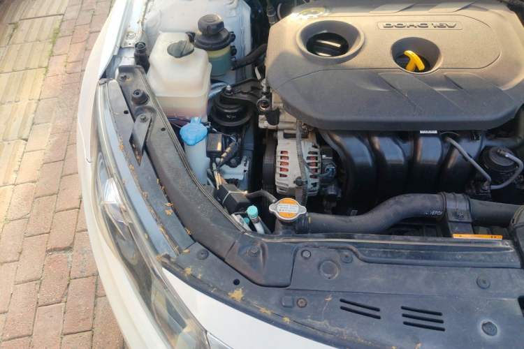 Used Kia K5 2012 2.0L Automatic DLX Engine Bay Right