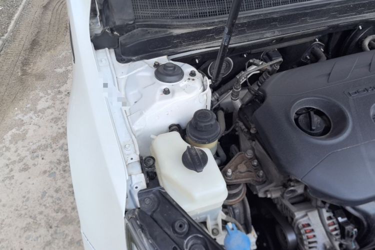 Used Kia K5 2012 2.0L Automatic DLX Engine Bay Right