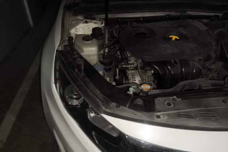 Used Kia K5 2012 2.0L Automatic DLX Engine Bay Right