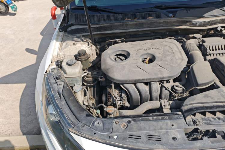 Used Kia K5 2012 2.0L Automatic DLX Engine Bay Right