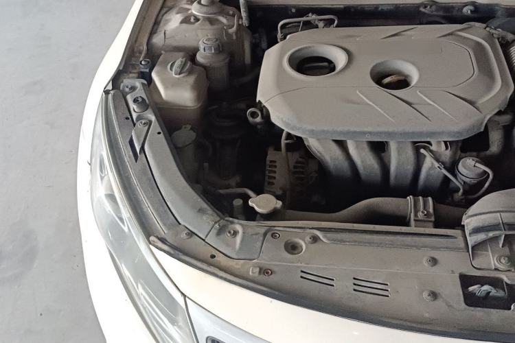 Used Kia K5 2012 2.0L Automatic DLX Engine Bay Right