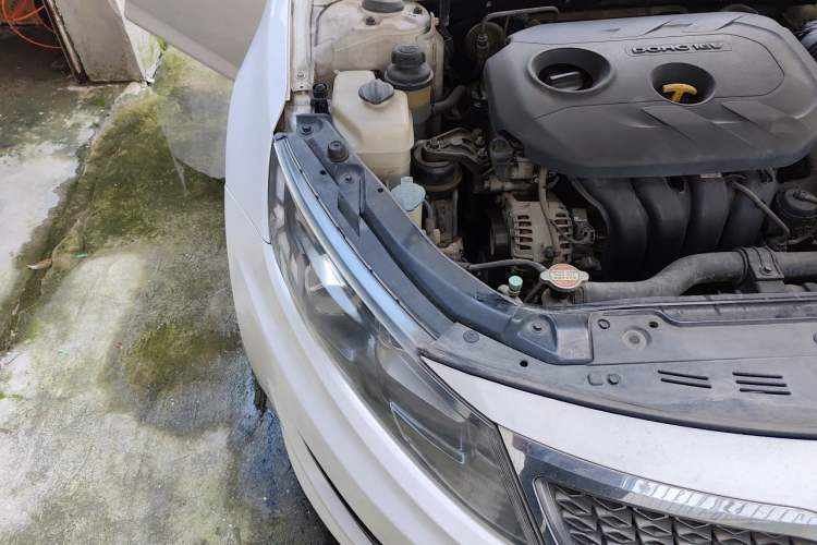 Used Kia K5 2012 2.0L Automatic DLX Engine Bay Right