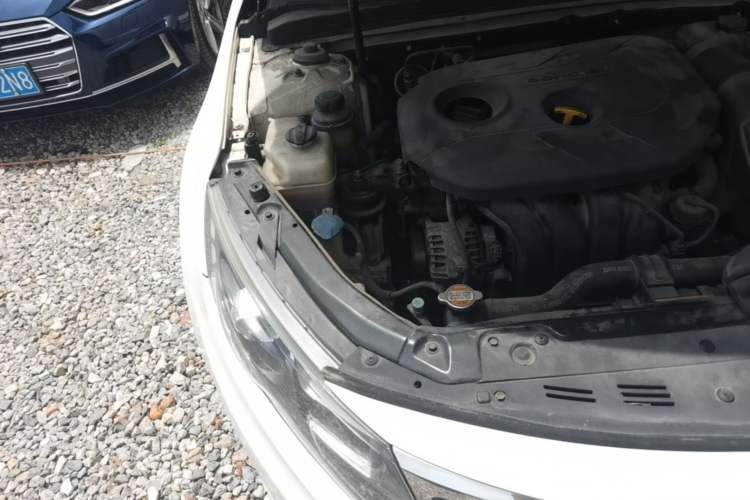 Used Kia K5 2012 2.0L Automatic DLX Engine Bay Right