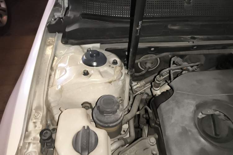 Used Kia K5 2012 2.0L Automatic DLX Engine Bay Right