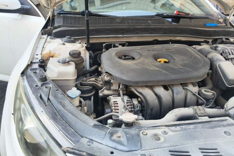 Used Kia K5 2012 2.0L Automatic DLX Engine Bay Right