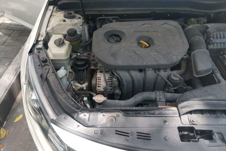 Used Kia K5 2012 2.0L Automatic DLX Engine Bay Right