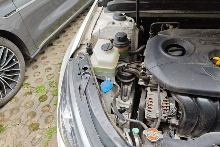 Used Kia K5 2012 2.0L Automatic DLX Engine Bay Right