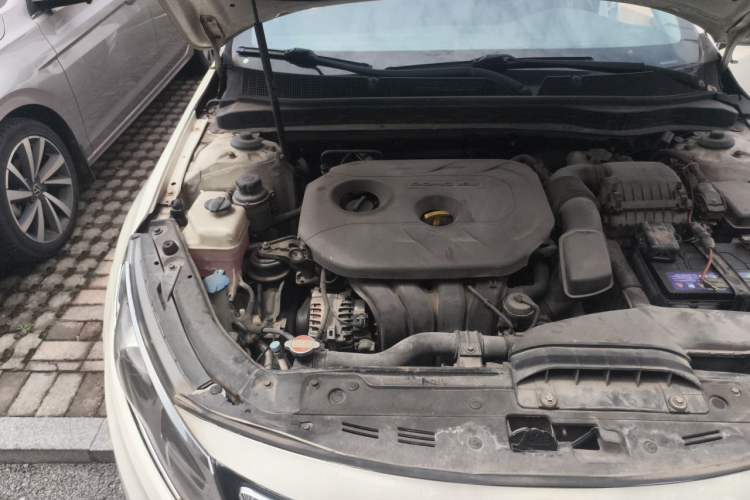 Used Kia K5 2012 2.0L Automatic DLX Engine Bay Right