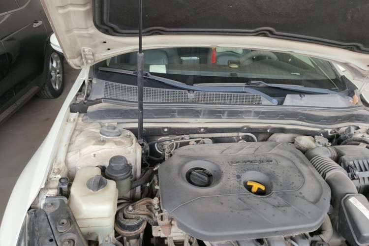 Used Kia K5 2012 2.0L Automatic DLX Engine Bay Right