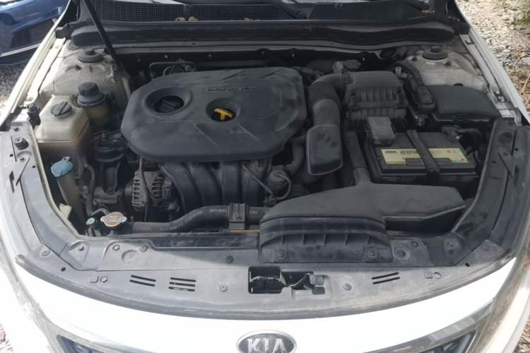 Used Kia K5 2012 2.0L Automatic DLX Engine Bay