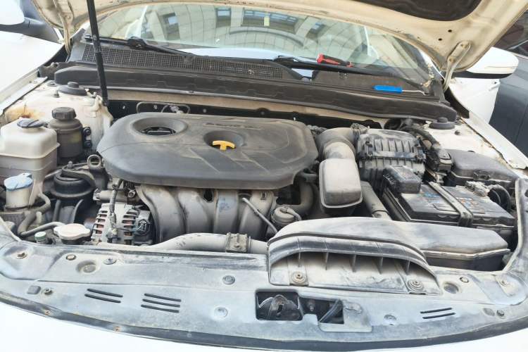 Used Kia K5 2012 2.0L Automatic DLX Engine Bay