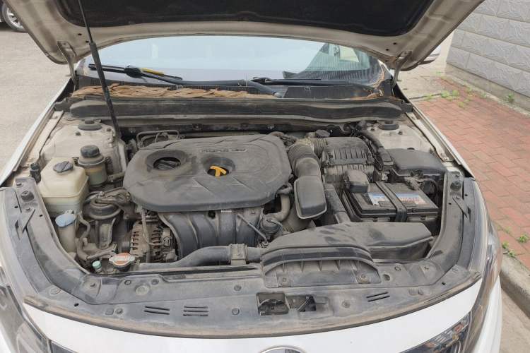 Used Kia K5 2012 2.0L Automatic DLX Engine Bay