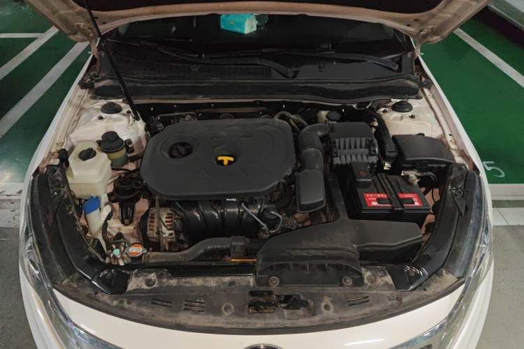 Used Kia K5 2012 2.0L Automatic DLX Engine Bay