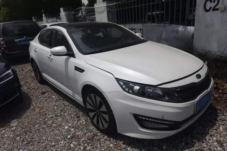 Used Kia K5 2012 2.0L Automatic DLX Front Right 45 Deg