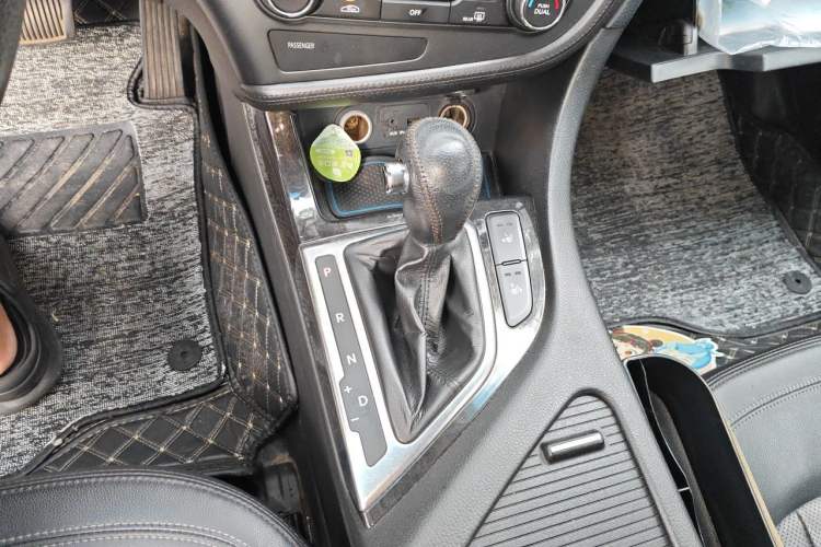 Used Kia K5 2012 2.0L Automatic DLX Gear Lever