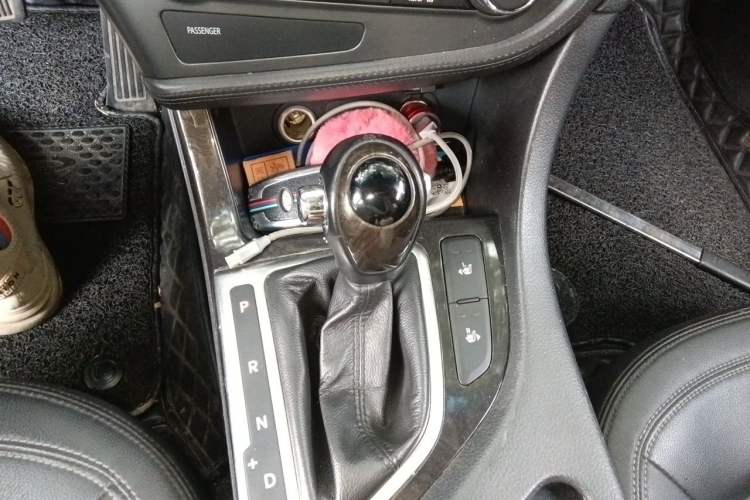 Used Kia K5 2012 2.0L Automatic DLX Gear Lever