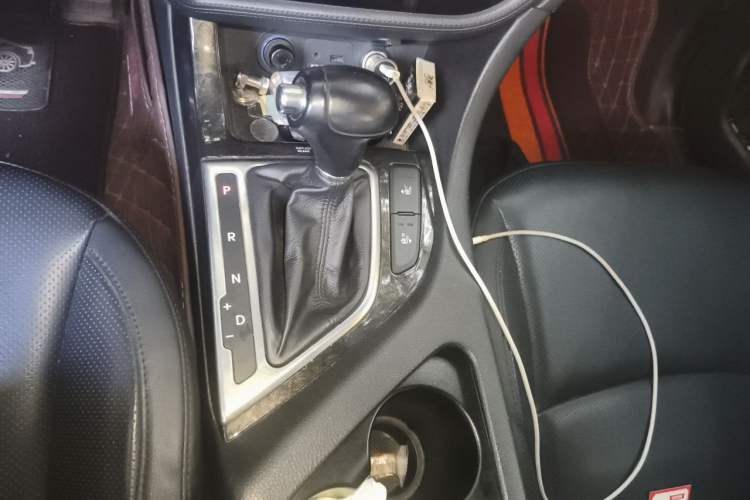Used Kia K5 2012 2.0L Automatic DLX Gear Lever