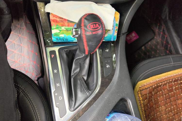 Used Kia K5 2012 2.0L Automatic DLX Gear Lever