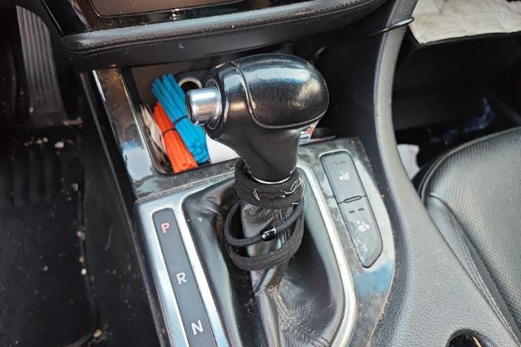 Used Kia K5 2012 2.0L Automatic DLX Gear Lever