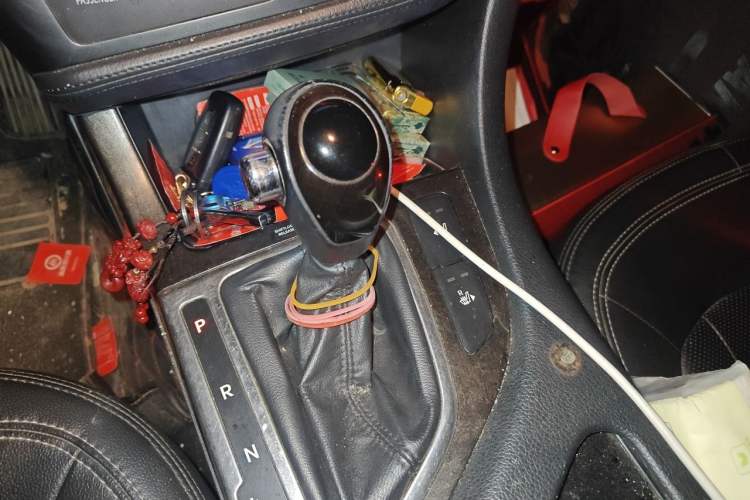 Used Kia K5 2012 2.0L Automatic DLX Gear Lever