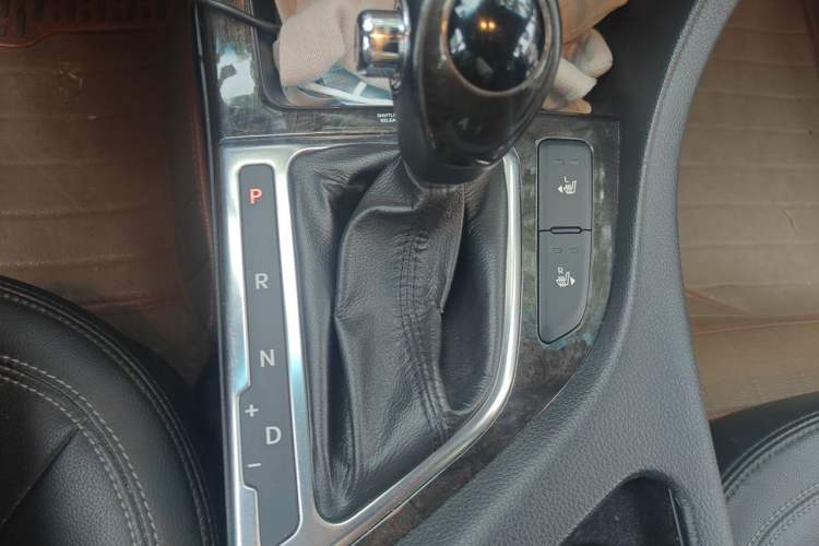 Used Kia K5 2012 2.0L Automatic DLX Gear Lever