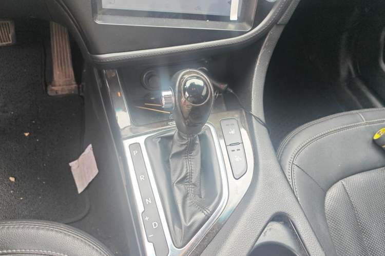 Used Kia K5 2012 2.0L Automatic DLX Gear Lever