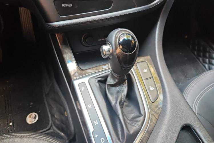 Used Kia K5 2012 2.0L Automatic DLX Gear Lever