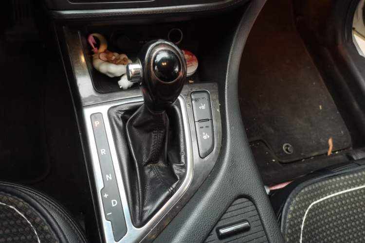 Used Kia K5 2012 2.0L Automatic DLX Gear Lever