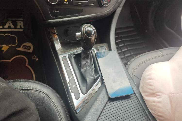 Used Kia K5 2012 2.0L Automatic DLX Gear Lever