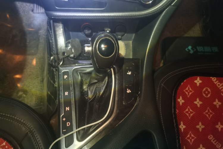 Used Kia K5 2012 2.0L Automatic DLX Gear Lever