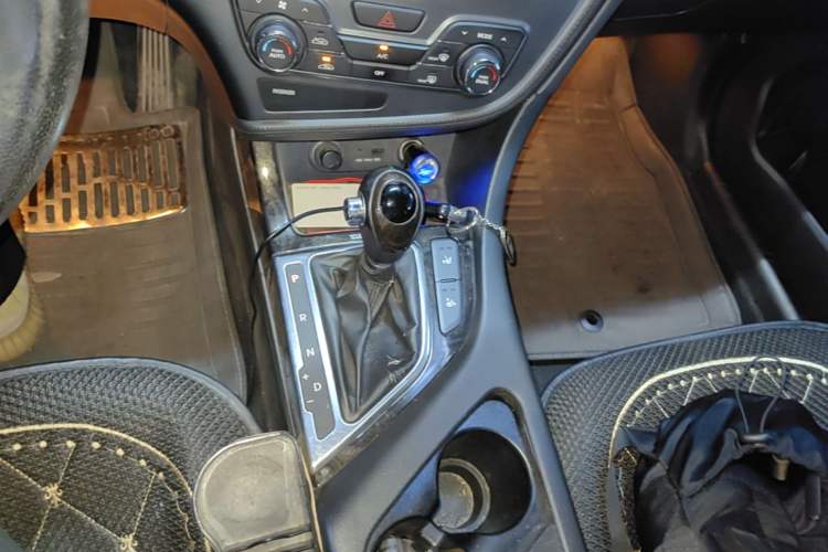 Used Kia K5 2012 2.0L Automatic DLX Gear Lever