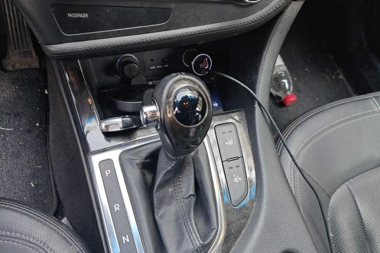 Used Kia K5 2012 2.0L Automatic DLX Gear Lever
