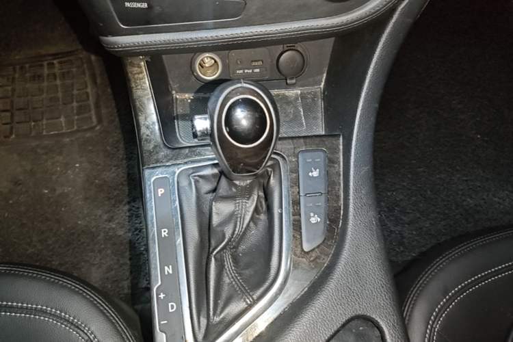 Used Kia K5 2012 2.0L Automatic DLX Gear Lever