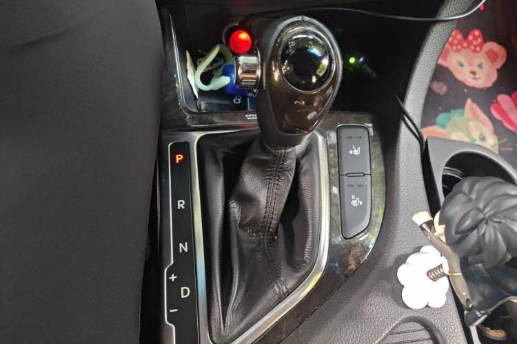 Used Kia K5 2012 2.0L Automatic DLX Gear Lever