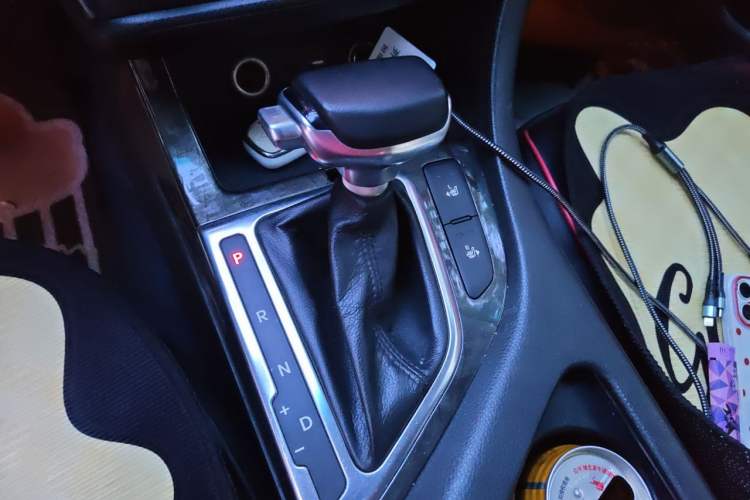 Used Kia K5 2012 2.0L Automatic GLS Gear Lever