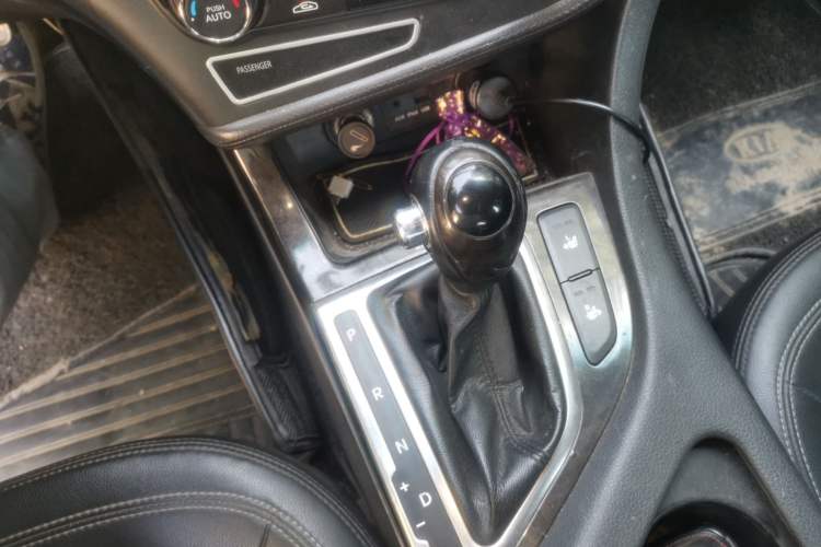 Used Kia K5 2012 2.0L Automatic GL Gear Lever
