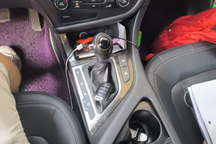Used Kia K5 2012 2.0L Automatic DLX Special Edition Gear Lever