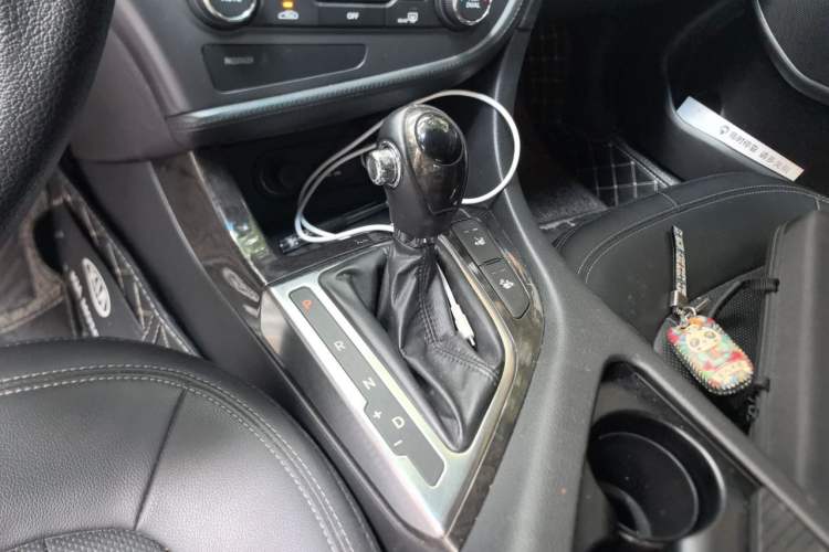 Used Kia K5 2012 2.0L Automatic DLX Gear Lever