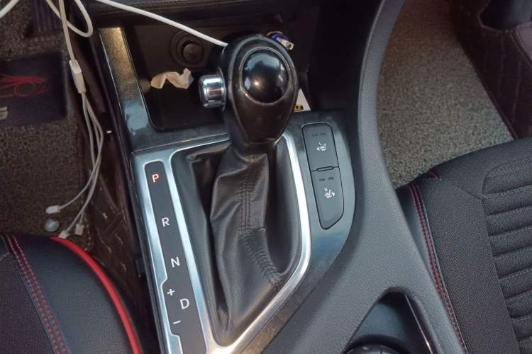 Used Kia K5 2012 2.0L Automatic DLX Gear Lever
