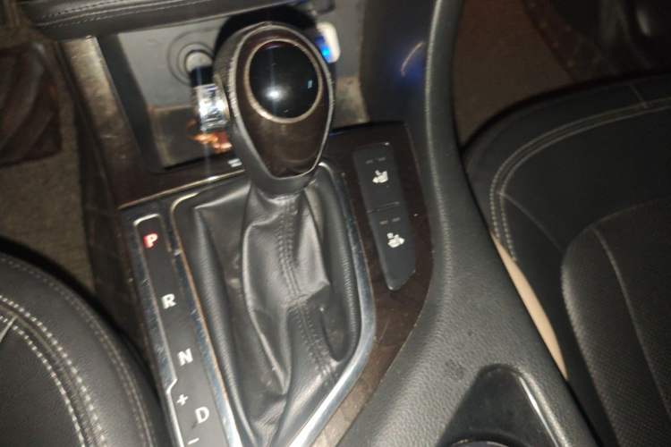 Used Kia K5 2012 2.0L Automatic DLX Gear Lever