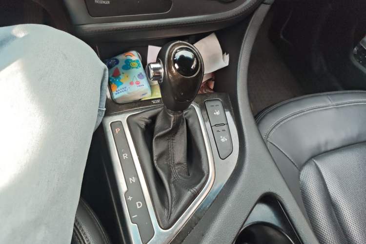 Used Kia K5 2012 2.0L Automatic DLX Gear Lever