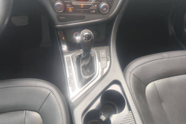 Used Kia K5 2012 2.0L Automatic DLX Gear Lever