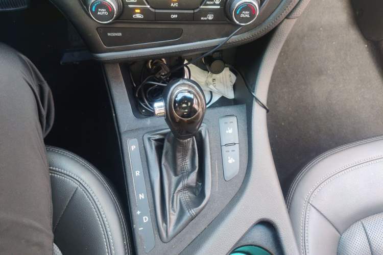 Used Kia K5 2012 2.0L Automatic DLX Gear Lever