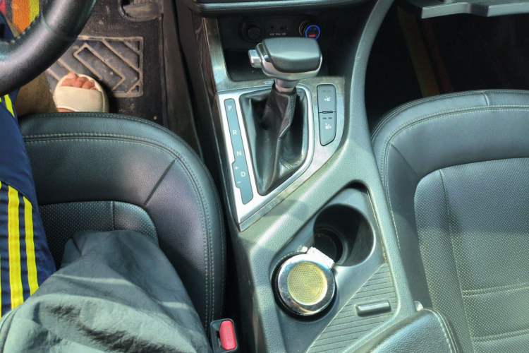 Used Kia K5 2012 2.0L Automatic DLX Gear Lever